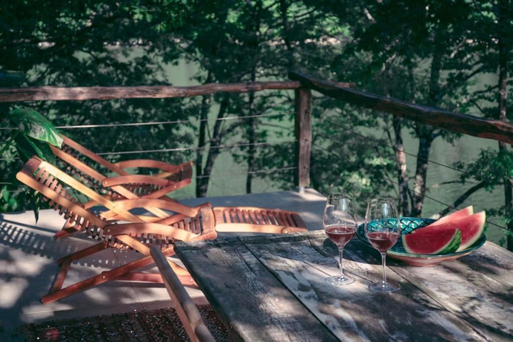 Lake House I // Alauzet Ecolodge + Nature spa Castelnau-de-Mandailles Buitenkant foto